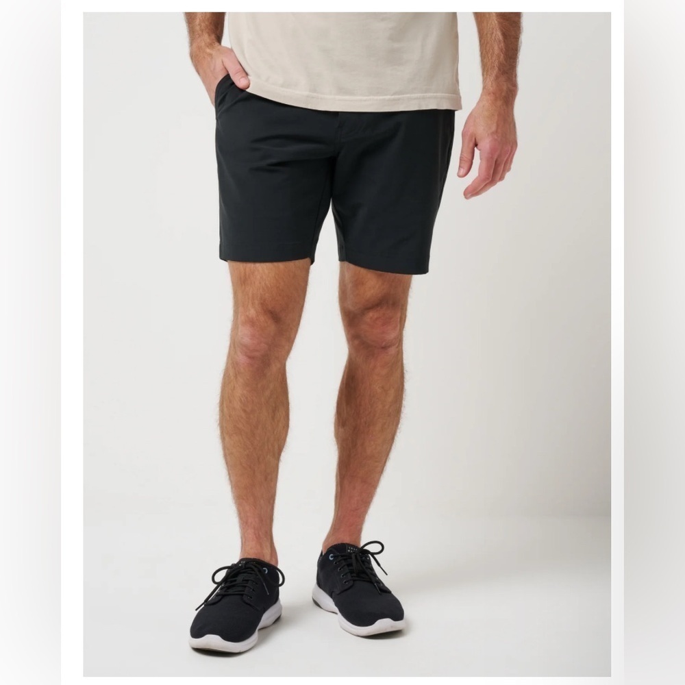 TRAVIS MATHEW TECH CHINO SHORT 8” size 40 BLACK GOLF